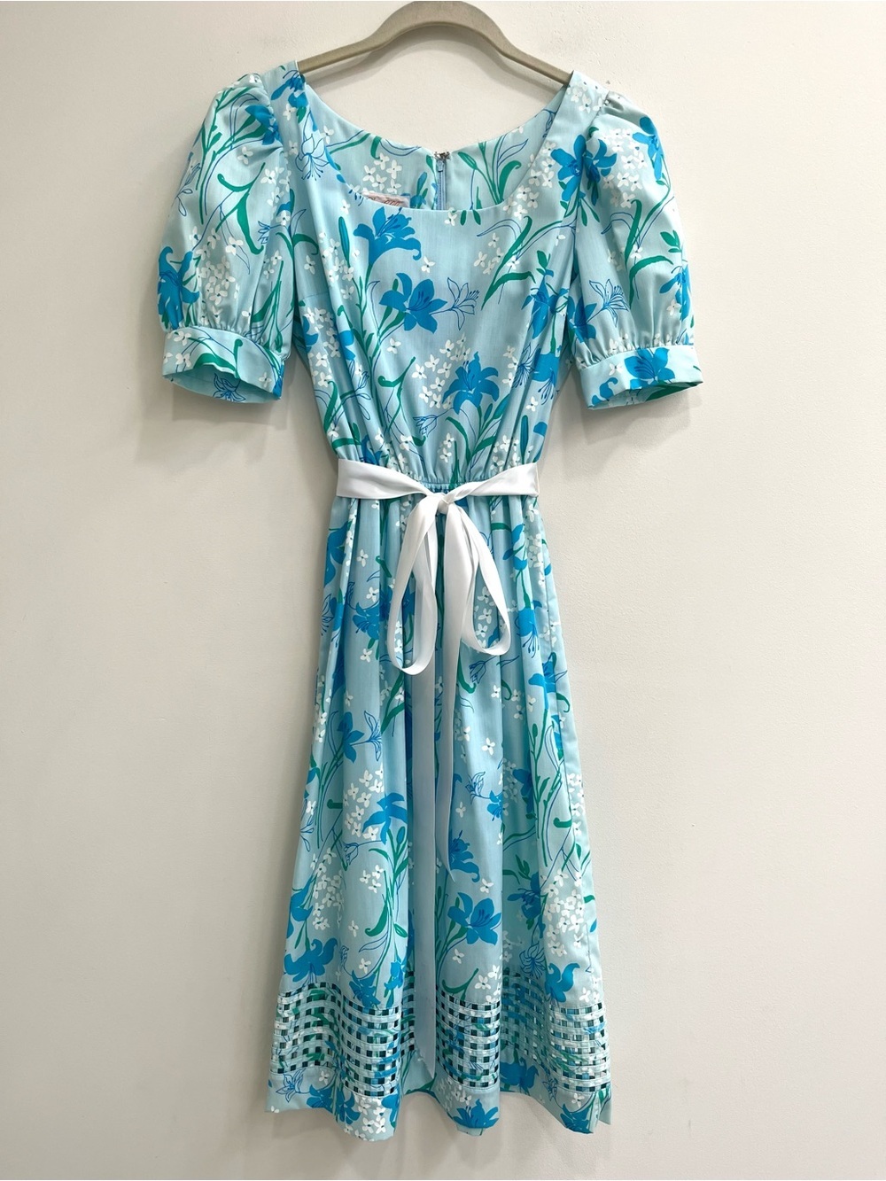 Vintage Lilly Pulitzer 80’s cotton midi dress light blue floral basket weave hem